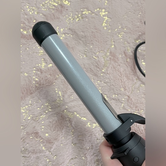 BEACHWAVER S1 DUAL VOLTAGE BLACK
ROTATING CURLING IRON - Picture 3 of 3